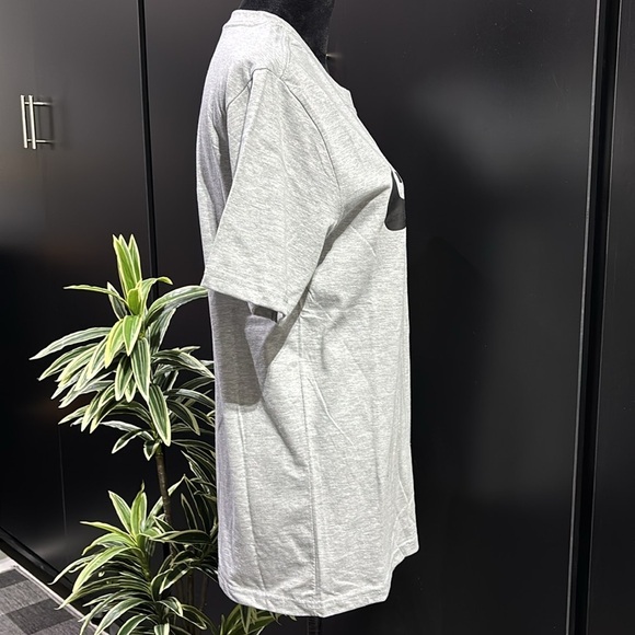 The Nike Tee Standard Fit, cotton crewneck, “Just Do It”JDI logo chest - Picture 5 of 11